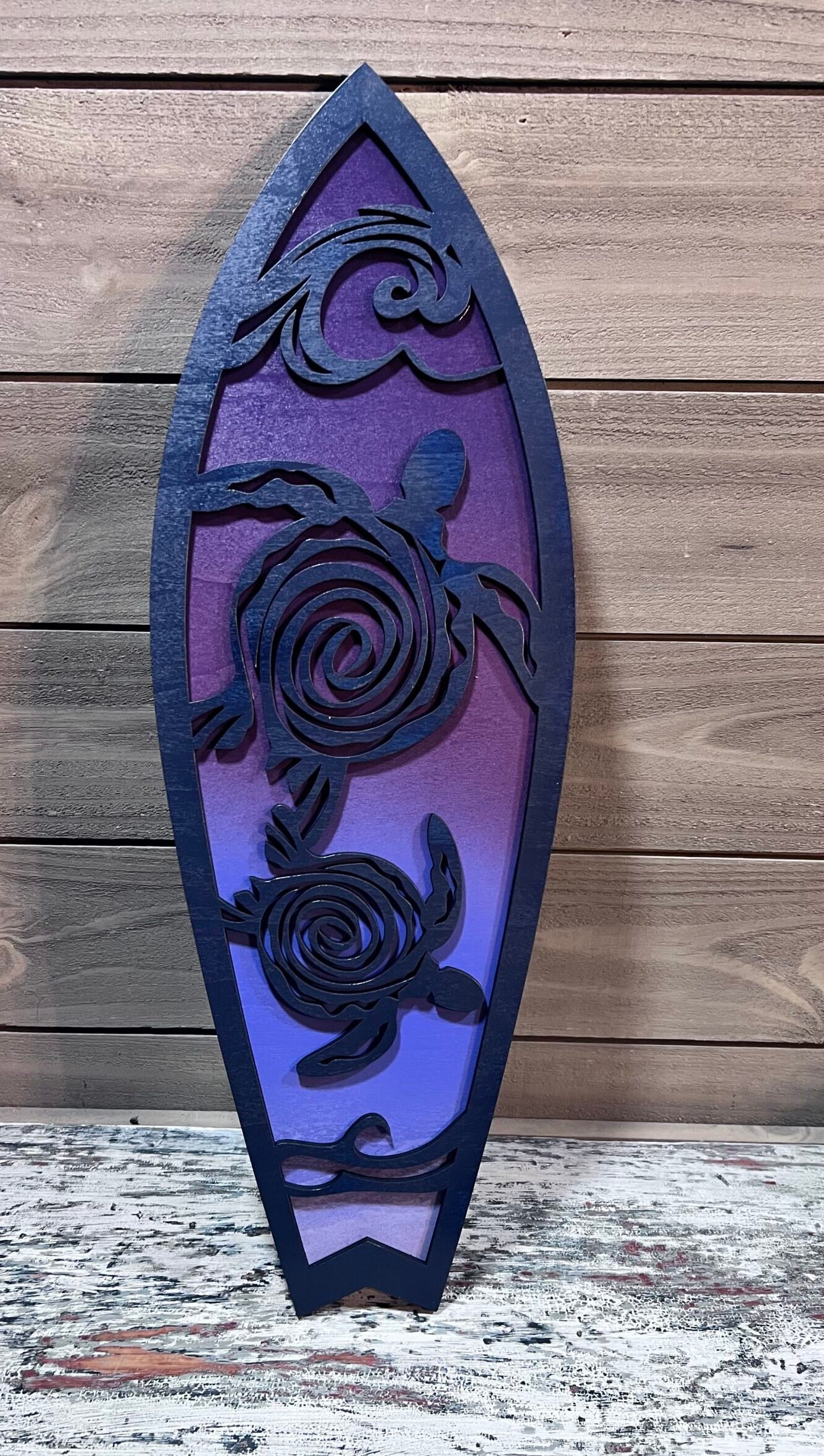 Surfboard with tortoise - Image 2